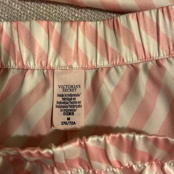 VS ICONIC PRINT SATIN PJ SHORTS SET - Picture 6 of 7